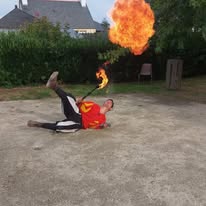 Chute maîtrisée avec double souffle de feu