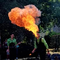 Souffle de flammes en pleine représentation